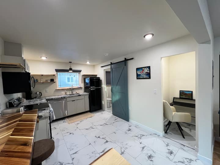 Mid-luxury Downtown King Studio - Fairbanks, AK