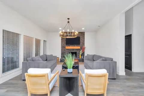 Popular Airbnb listing: Modern Spacious | GATED | 6Bdr/4Bth | Sleeps 16 in Sunnyside