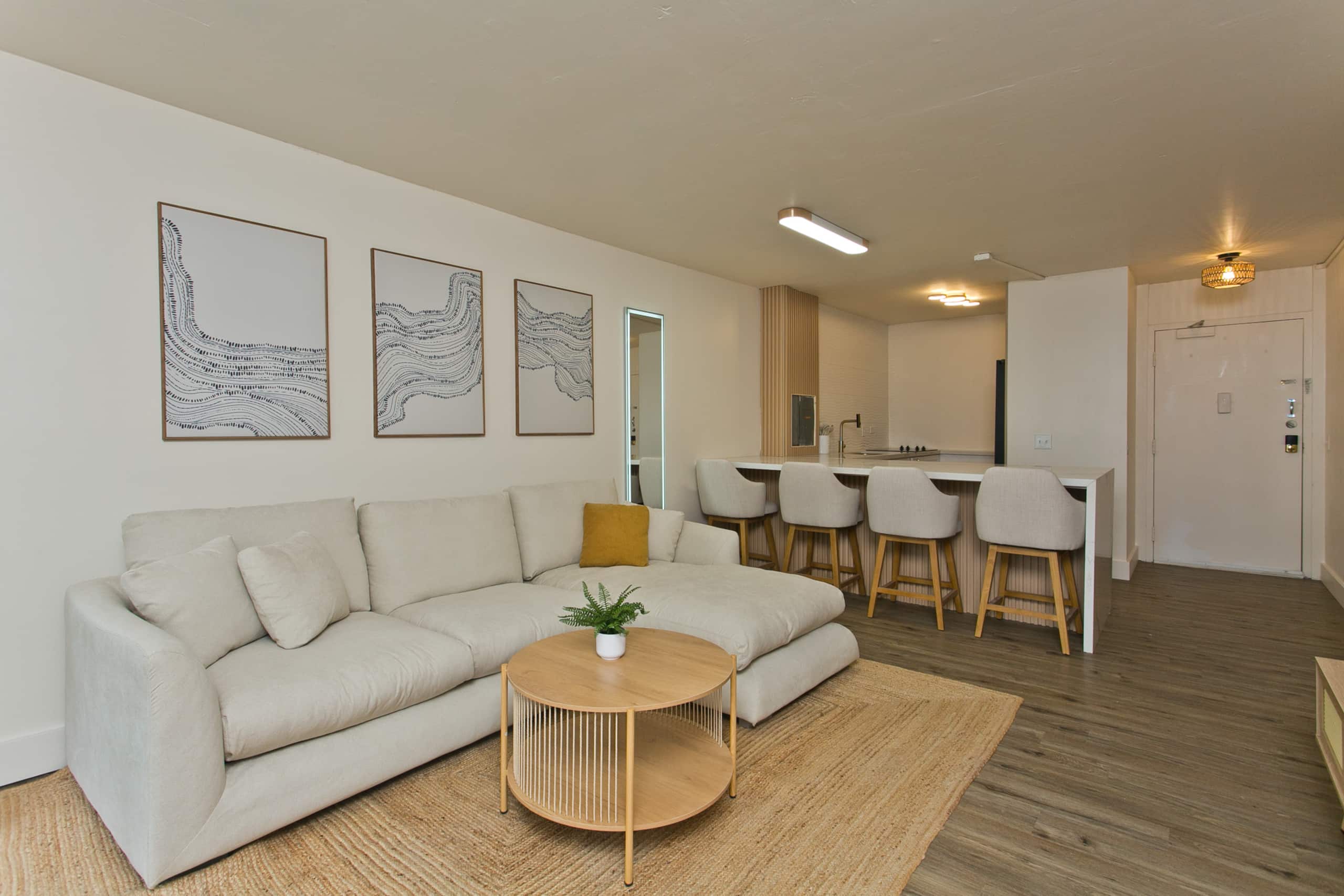 New 3 bed 2 Bath Luxury Boho Dream W Parking - Image 1