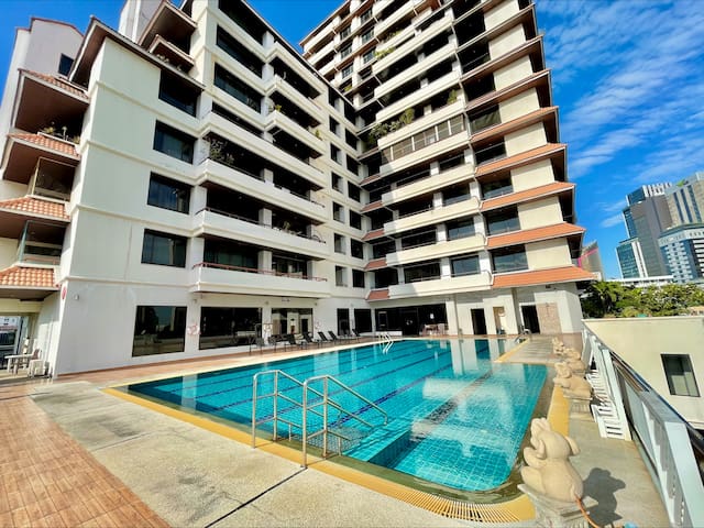 3 bedrooms apartment with 3-min walk from BTS Ari