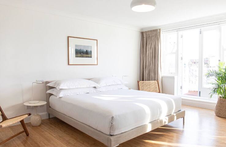 Four-bedroom Luxury Penthouse gallery image 5