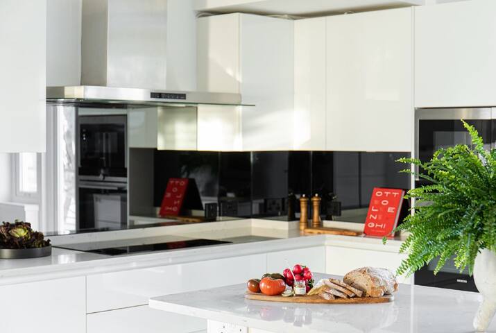 Four-bedroom Luxury Penthouse gallery image 3