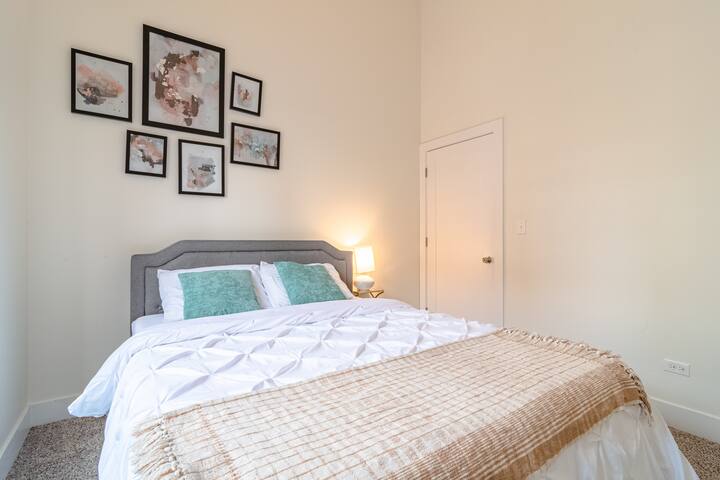 McCormick Place 3BR 420-Friendly/Sleeps 8/Parking gallery image 5