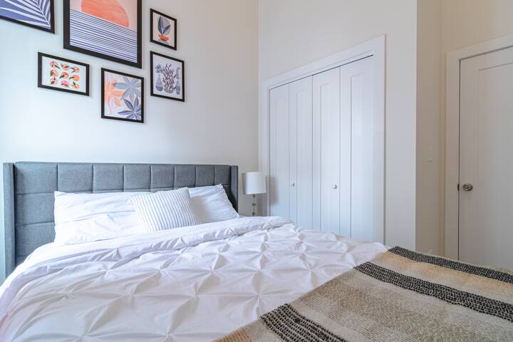 McCormick Place 3BR 420-Friendly/Sleeps 8/Parking gallery image 4