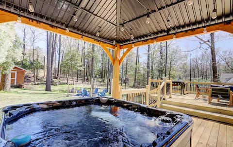 Saugerties Getaway | Hot Tub, Theater, & Fire Pit