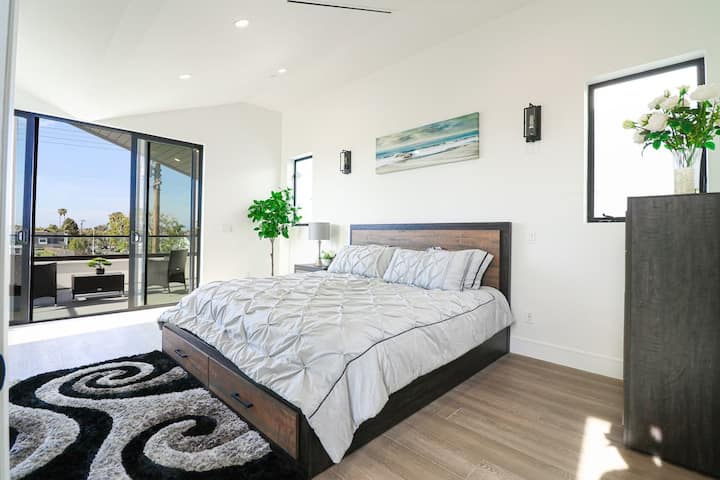 Large 4 Bedroom - Walk To Beach- Fire Pit - Huntington Beach, CA