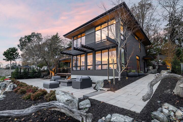 Oakmere House on Portage Inlet gallery image 5