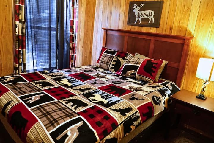 เปิดหน้าต่างและผล็อยหลับไปกับเสียงแม่น้ำและลมในต้นไม้ที่ช่วยให้ผ่อนคลาย