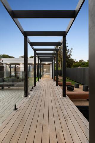 Elegant Sorrento Retreat w/ Pool gallery image 4