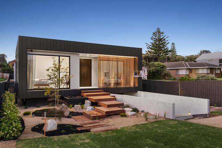 Elegant Sorrento Retreat w/ Pool gallery image 2