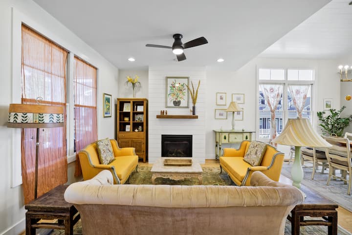 Sparkling & Joyful Charlottesville Cottage - Charlottesville, VA