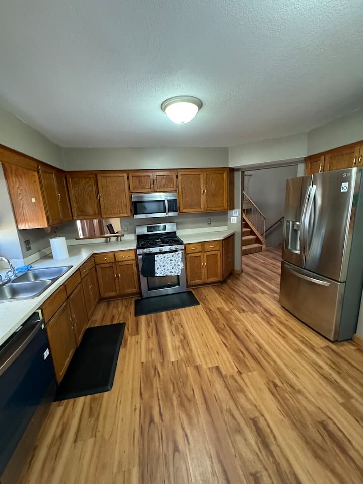 Pines Haven: Spacious 4bd Family-friendly Home - Blaine, MN