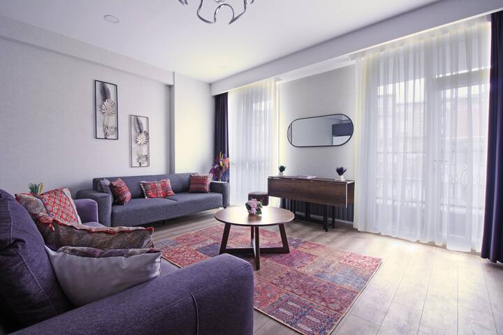 No:8- Excellent 3 BR +3 Lounges Huge Flat at Fatih gallery image 3