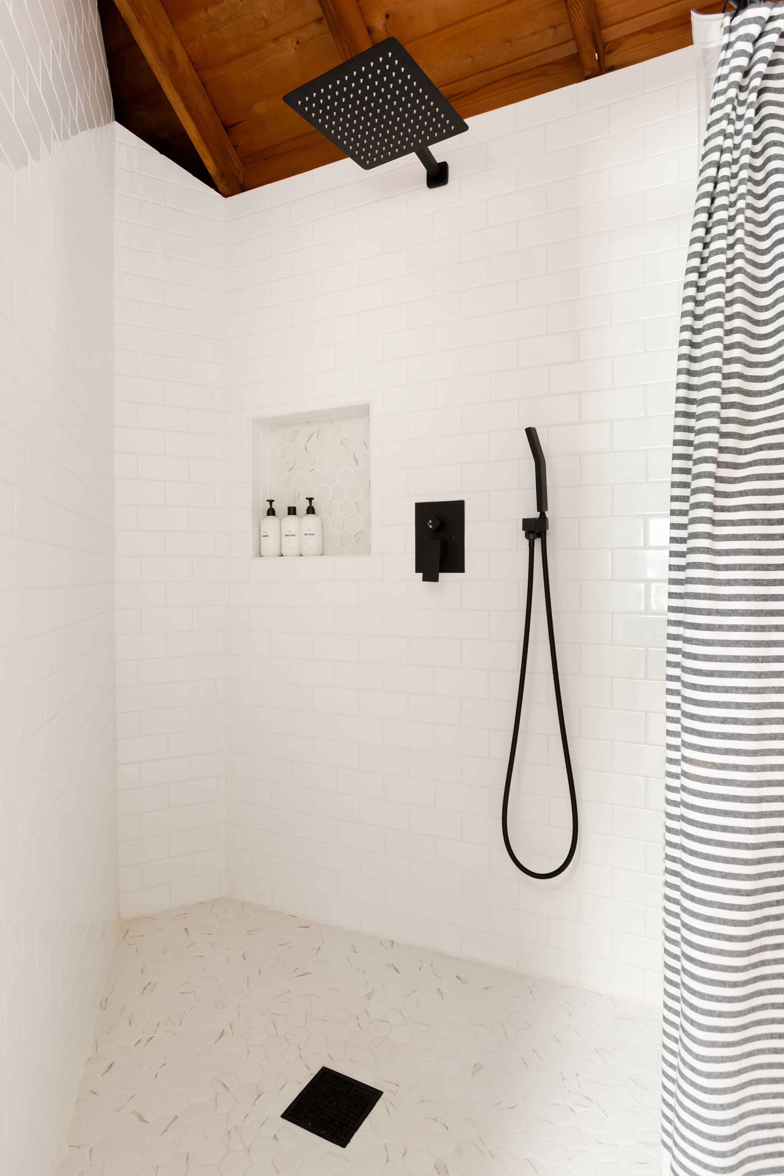 Home in Volcano · ★4.97 · 1 bedroom · 2 beds · 1 private bath - Image 15