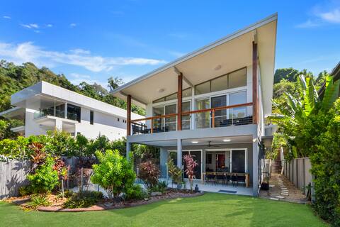 Luxury Beachfront w/ Private Pool (sleeps 10)