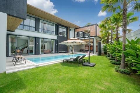 New & Fabulous! Grand 5BR Villa