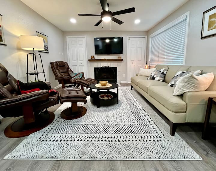 Charming 2-bdrm Condo Near Seatac Airport - SeaTac, WA