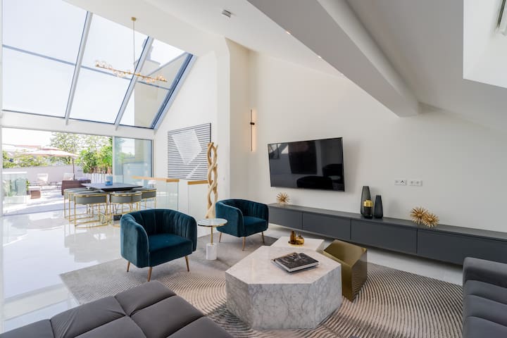 Luxe Duplex Penthouse W Jacuzzi