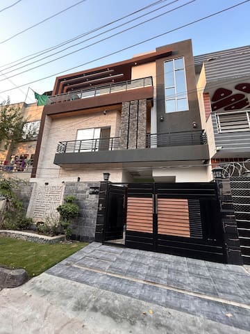 Listing in Lahore