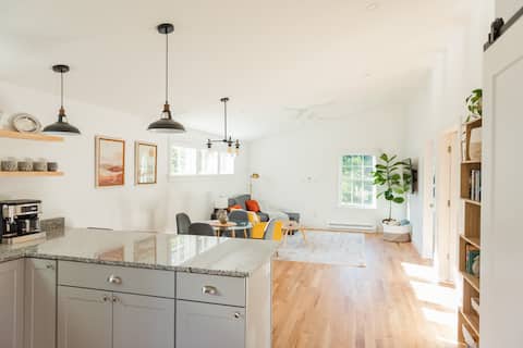 Sunny guesthouse in coastal Maine