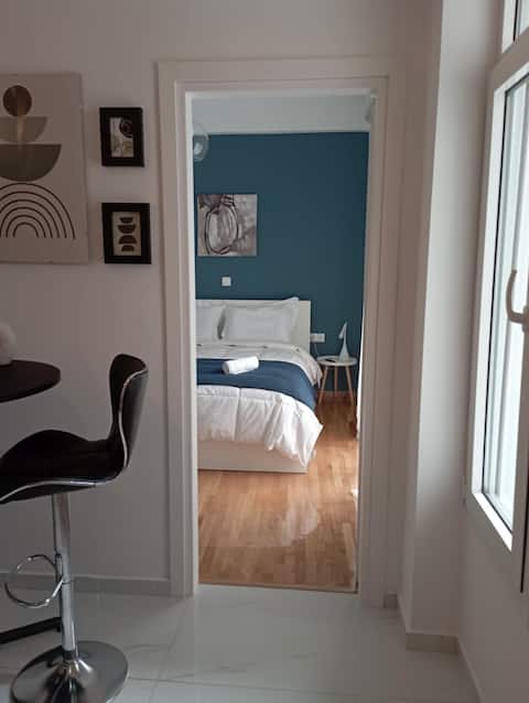 Successful Airbnb property: Funky & trendy 1 BDR apartment in ΒΑΡΝΑΒΑ