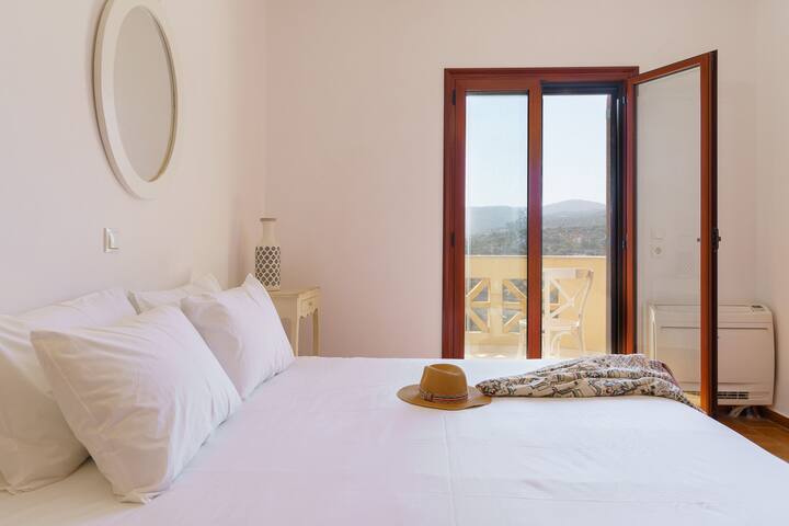 Seaview Villa w/Private Pool, BBQ 1,5km from beach gallery image 5