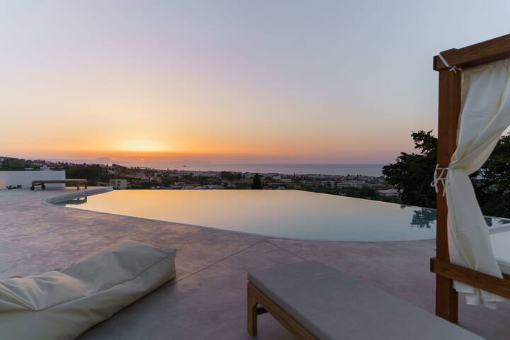 Seaview Villa w/Private Pool, BBQ 1,5km from beach gallery image 2