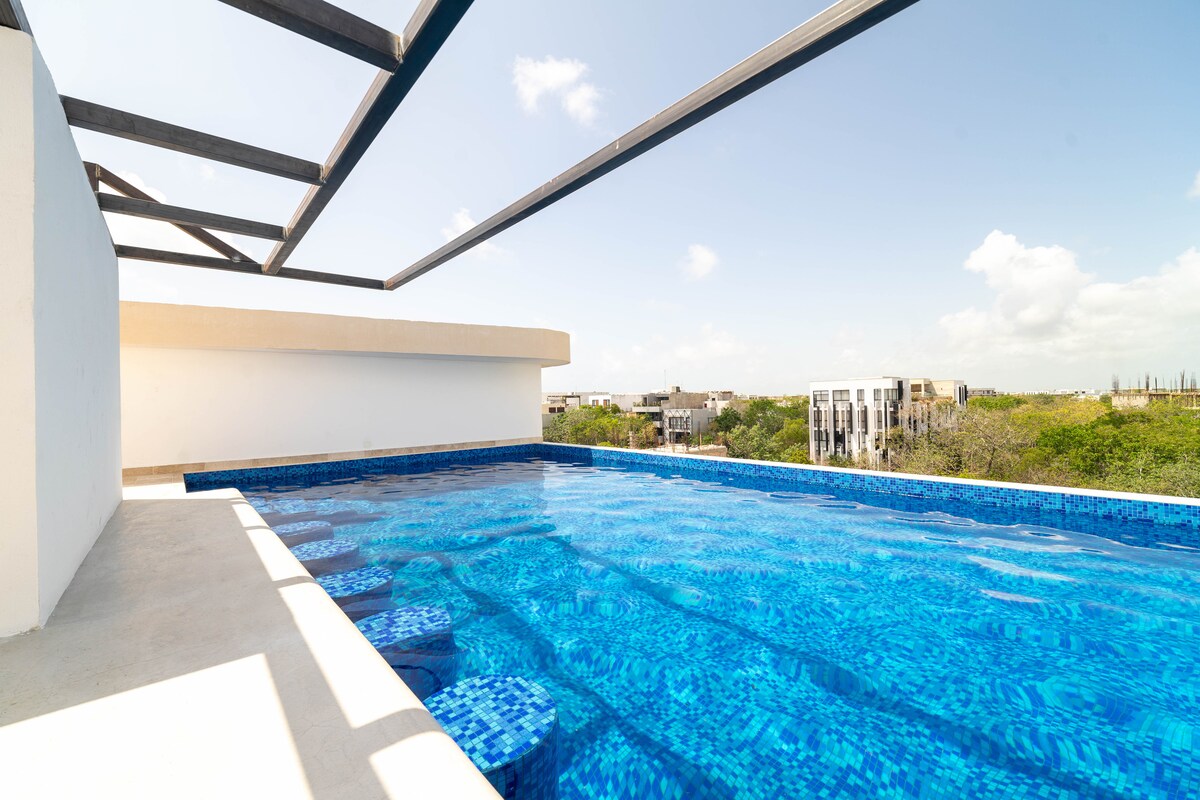Picture of King Studio w/ Private Balcony + Rooftop Pool, Gym - Condominiums for ...