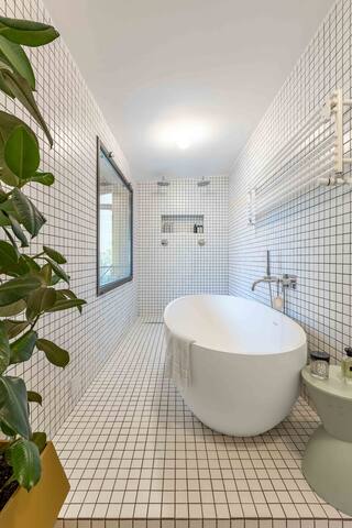 Design Unit with Incredible View gallery image 4