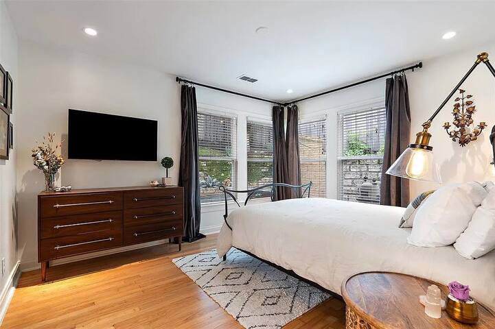 Austin Retreat Near Downtown gallery image 3