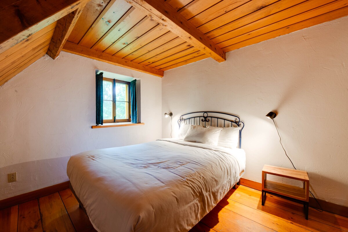 卧室4 ： 1张标准双人床（ 2人）