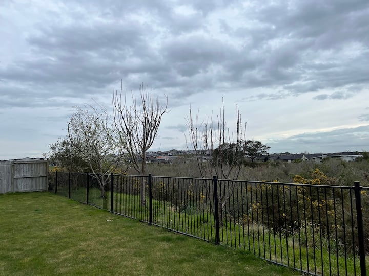 wonderful gully view home 4 bedrooms Houses for Rent in Hamilton