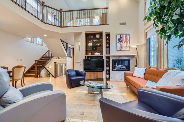 High-End 4BD Executive Retreat in N Cherry Creek gallery image 2