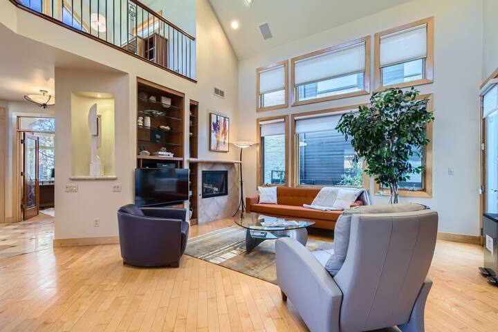 High-End 4BD Executive Retreat in N Cherry Creek gallery image 3