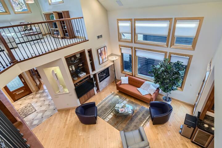High-End 4BD Executive Retreat in N Cherry Creek
