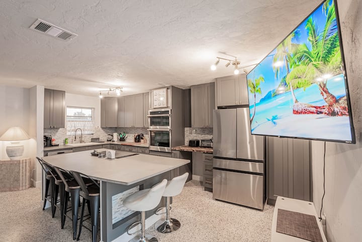 Cozy & Spacious 3-bedroom House | Work Or Vacation - Port Charlotte, FL