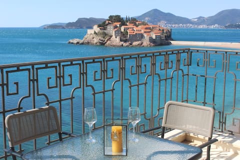 Sveti Stefan four bdr beach apartment with seaview