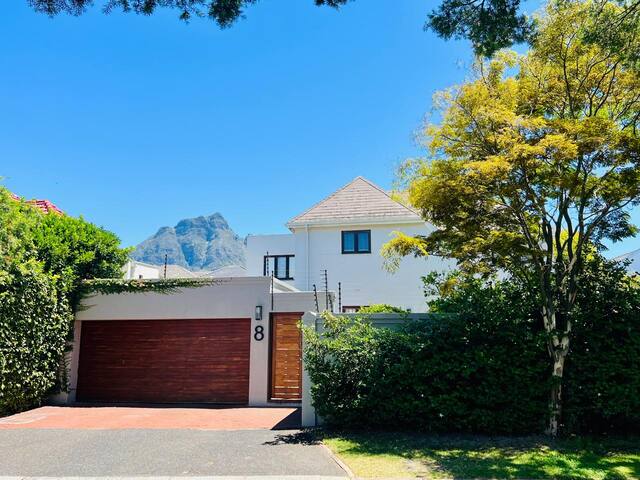 Spacious House with Pool