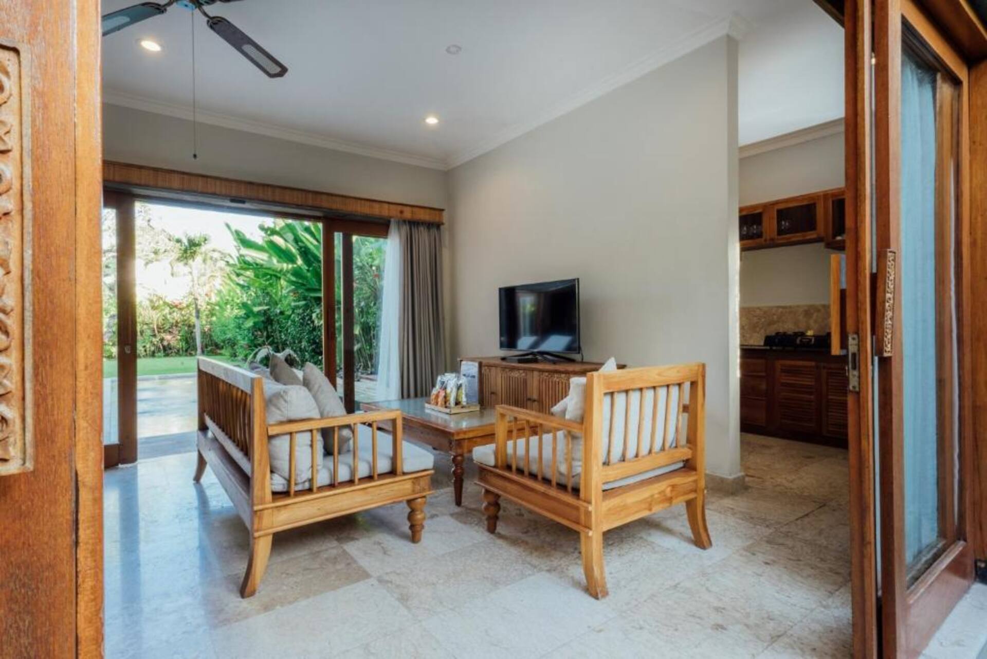 Beachside Poolside Retreat 4 Bedroom Private Villa in Gianyar 3