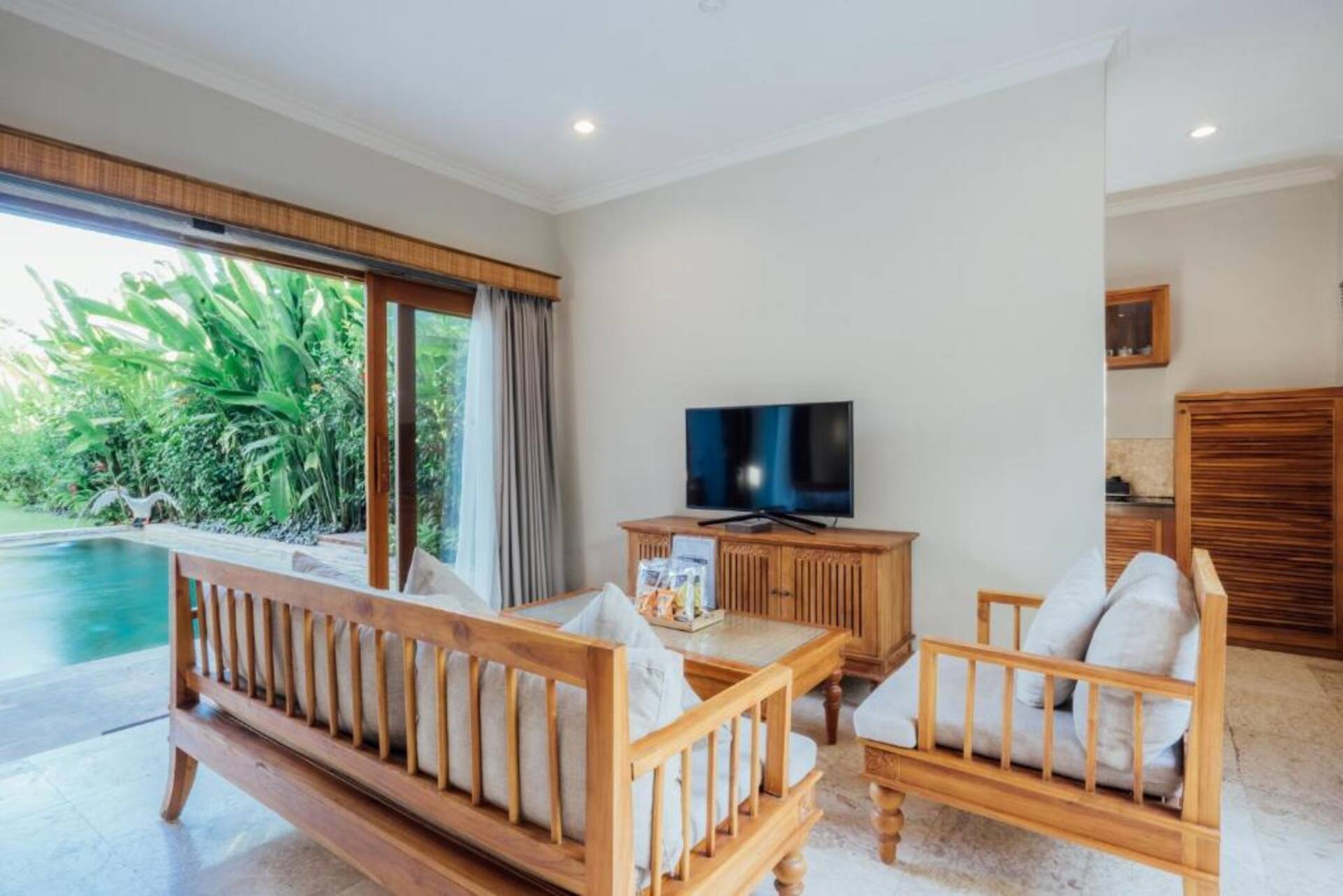 Beachside Poolside Retreat 4 Bedroom Private Villa in Gianyar 2