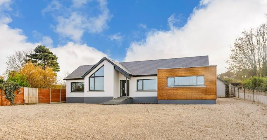 Stylish detached house