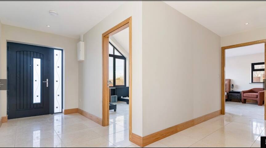 Stylish detached house gallery image 2