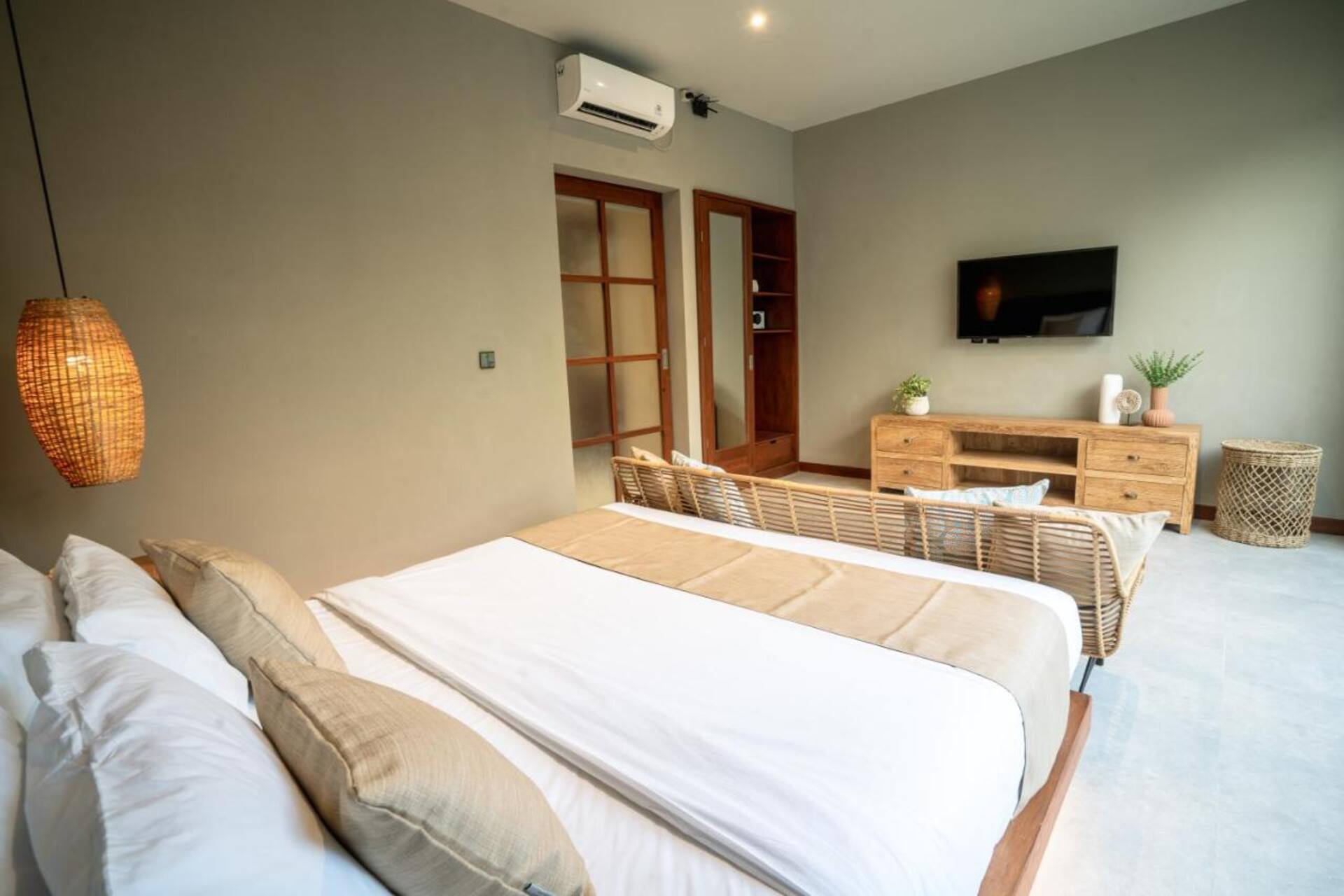 Simple Minimalist Calm 1 Bedroom Private Villa in Canggu 3