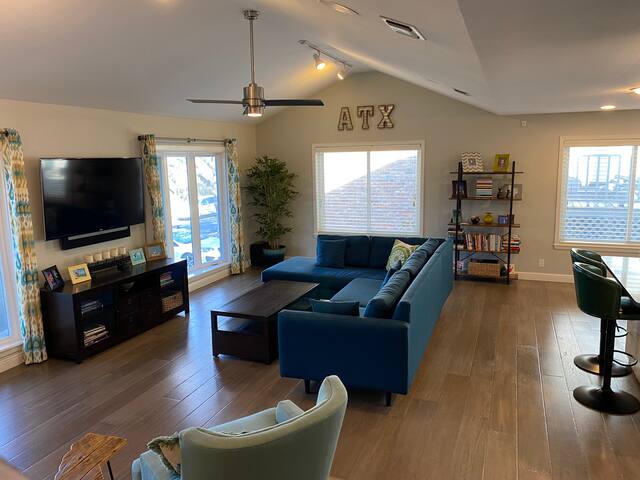 Walk to ACL-BartonSprings-Zilker-Downtown! gallery image 3