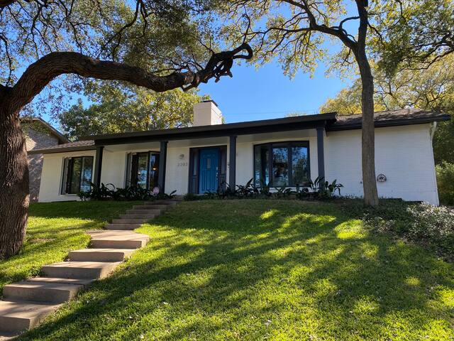 Walk to ACL-BartonSprings-Zilker-Downtown! gallery image 2