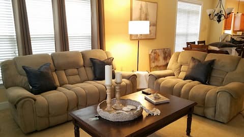 Top performing Airbnb: Beautiful Lake Marion Townhome in Santee