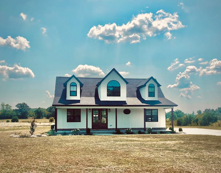 Blue Skies Farm - King Suite - Beautiful Views