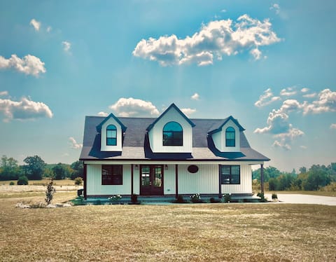 Blue Skies Farm - King Suite - Beautiful Views