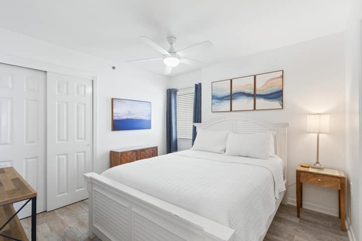 Second bedroom has a queen bed, closet, cabinet and a Smart TV. Note: the bunk beds are across the hall.