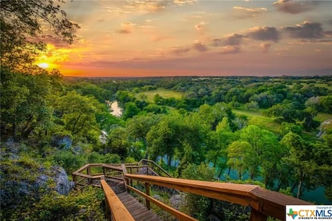 Guadalupe River Escape-AmazingViews & River Access